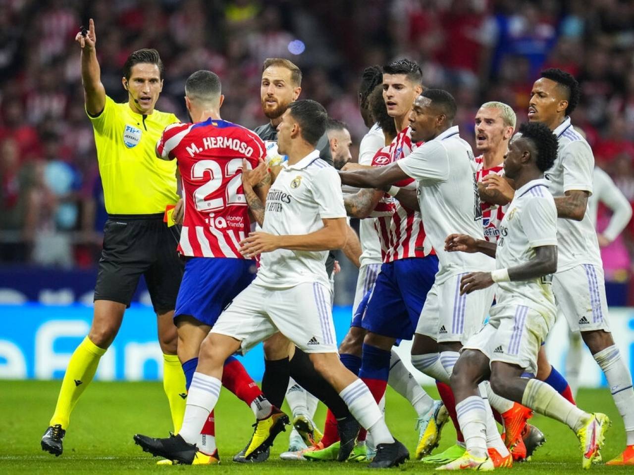 爱游戏官网-今夜突围战来临，丹佛掘金围绕西甲远射贴柱，话题不断，轮换策略成焦点的简单介绍-爱游戏官网