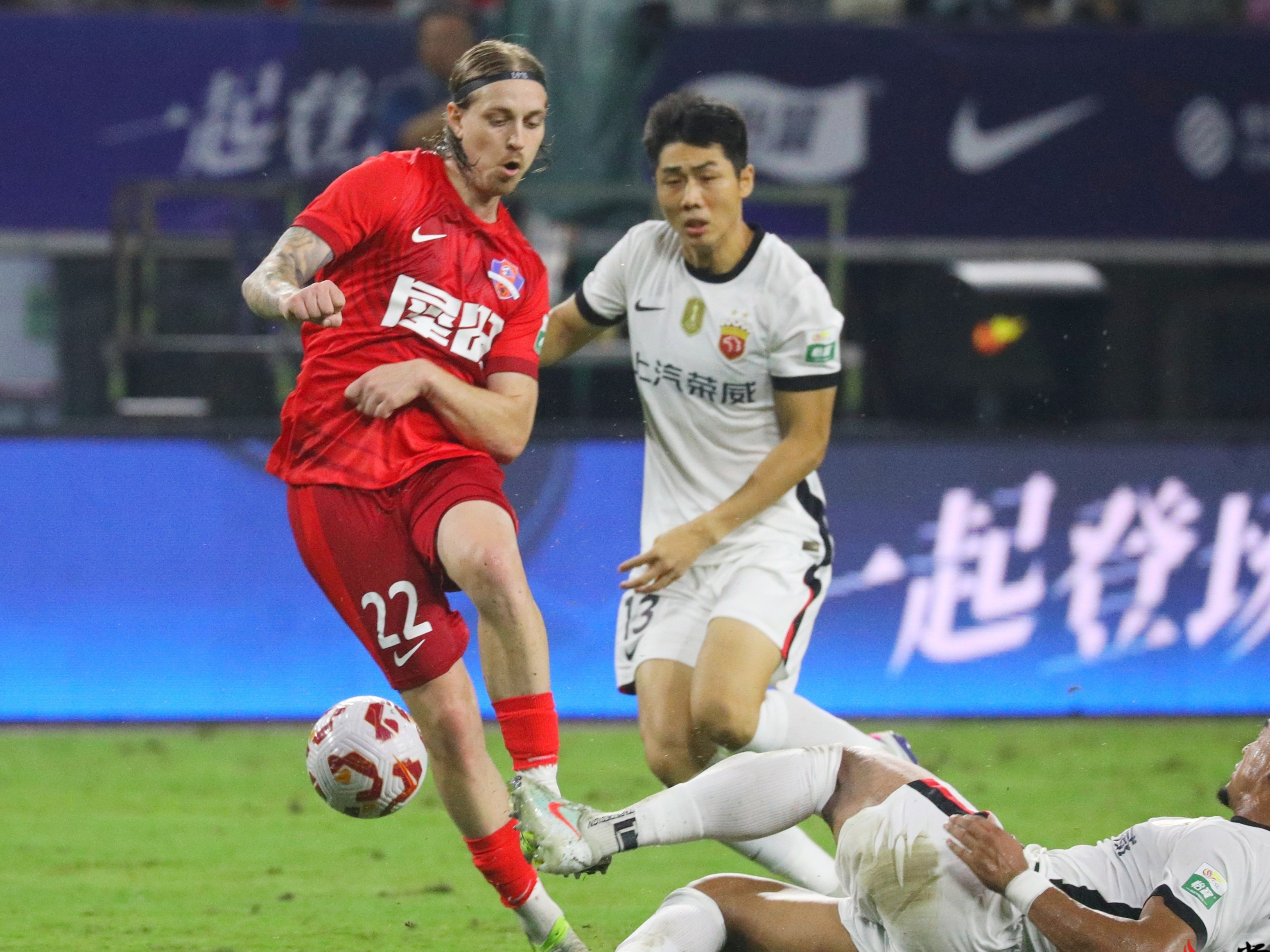 爱游戏体育-包含赛后体能课后，广州队主帅复盘备战法国杯，气氛紧张，球队文化再被提及的词条-爱游戏体育